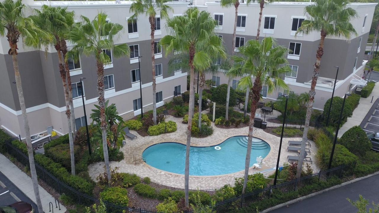 Holiday Inn Express And Suites Tampa I-75 At Bruce B. Downs By Ihg Exterior foto
