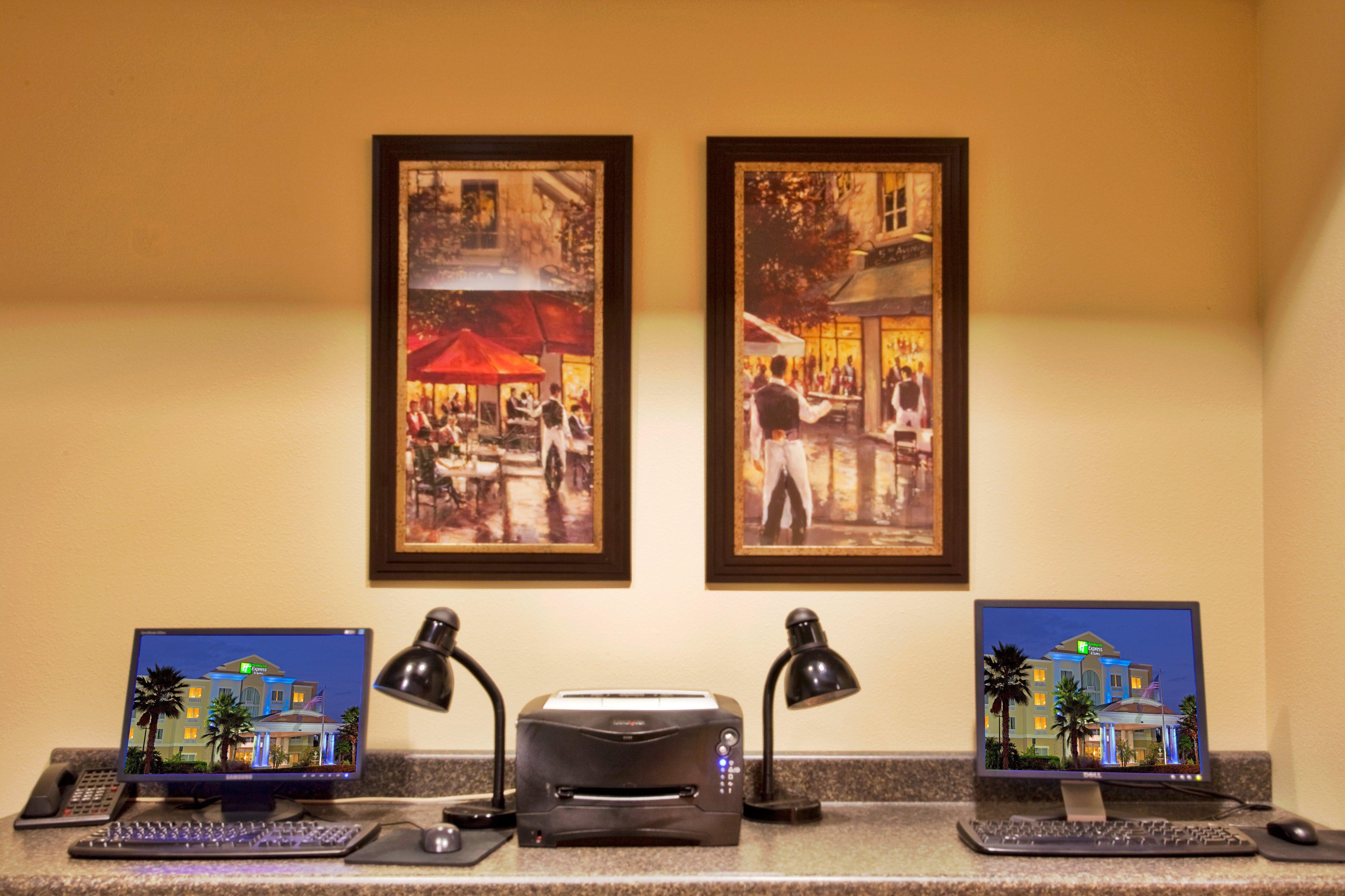 Holiday Inn Express And Suites Tampa I-75 At Bruce B. Downs By Ihg Exterior foto