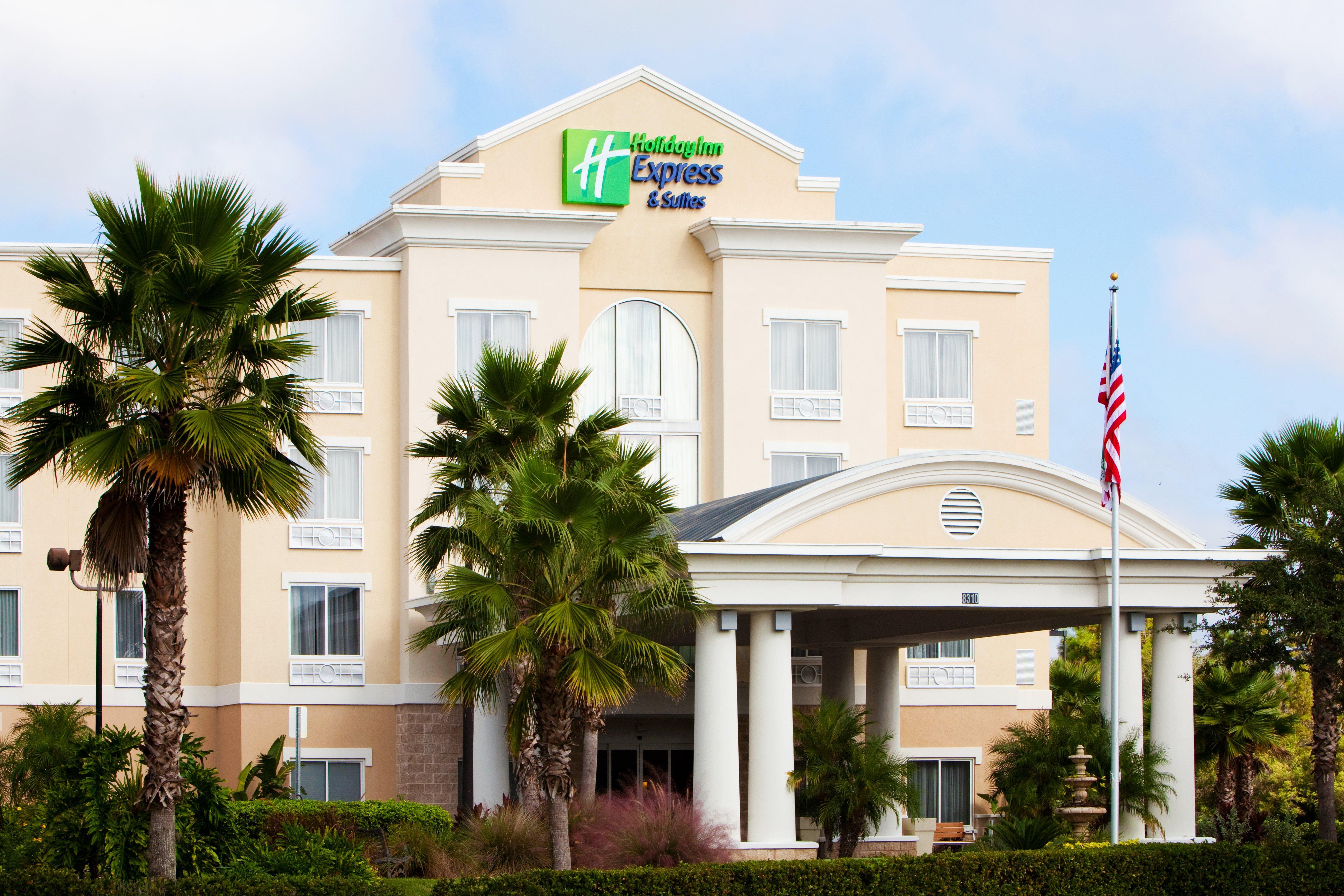 Holiday Inn Express And Suites Tampa I-75 At Bruce B. Downs By Ihg Exterior foto