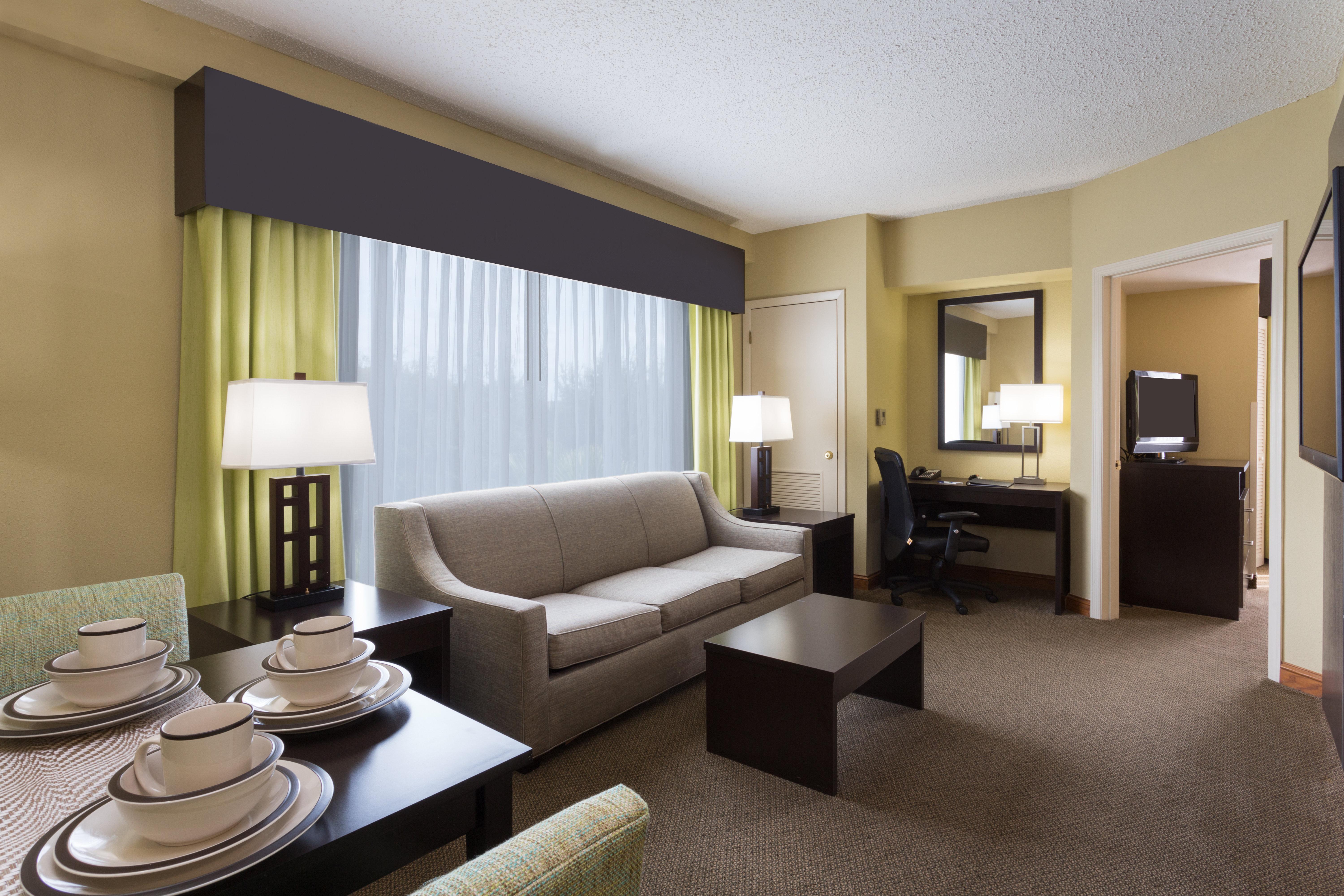 Holiday Inn Express And Suites Tampa I-75 At Bruce B. Downs By Ihg Exterior foto