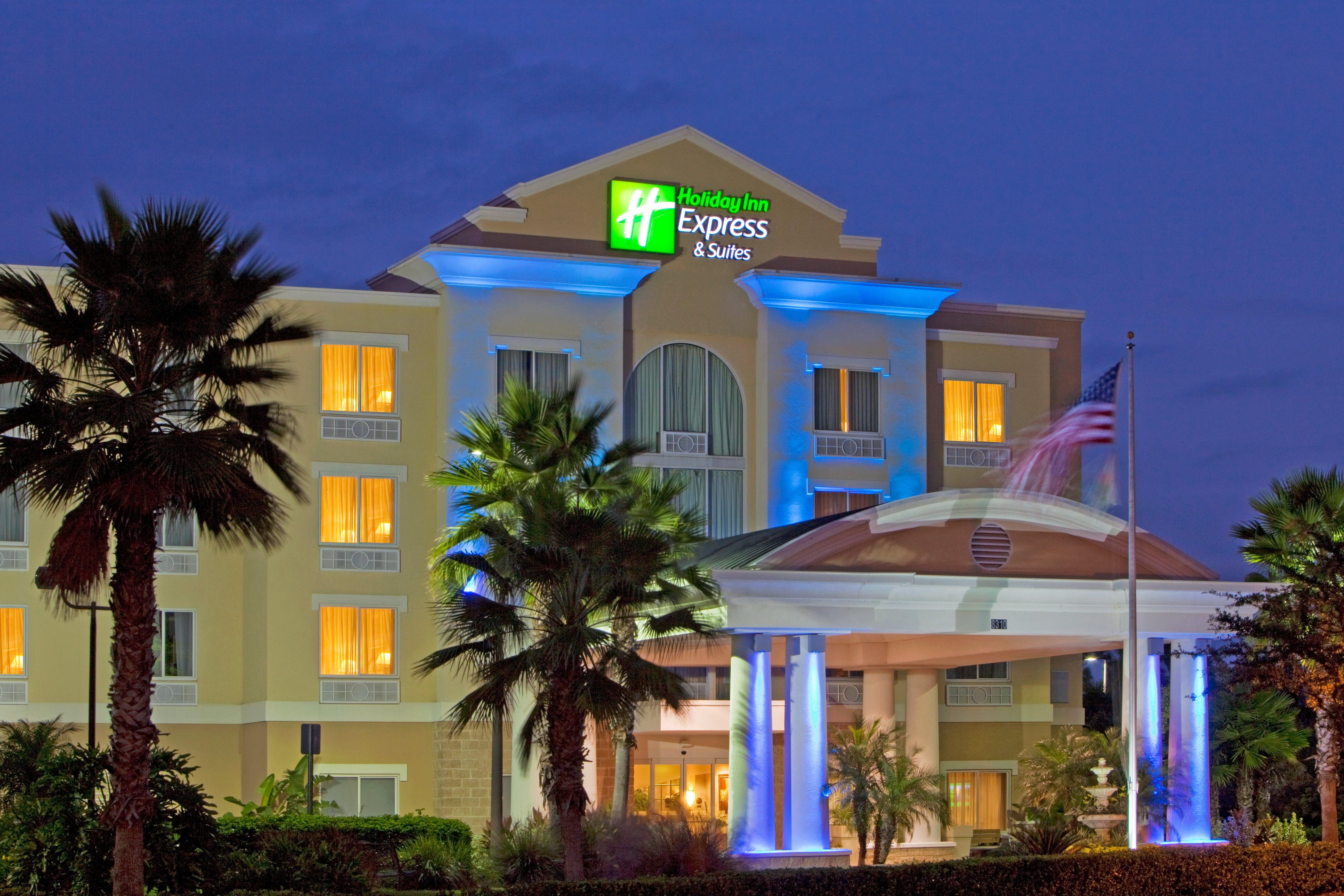 Holiday Inn Express And Suites Tampa I-75 At Bruce B. Downs By Ihg Exterior foto