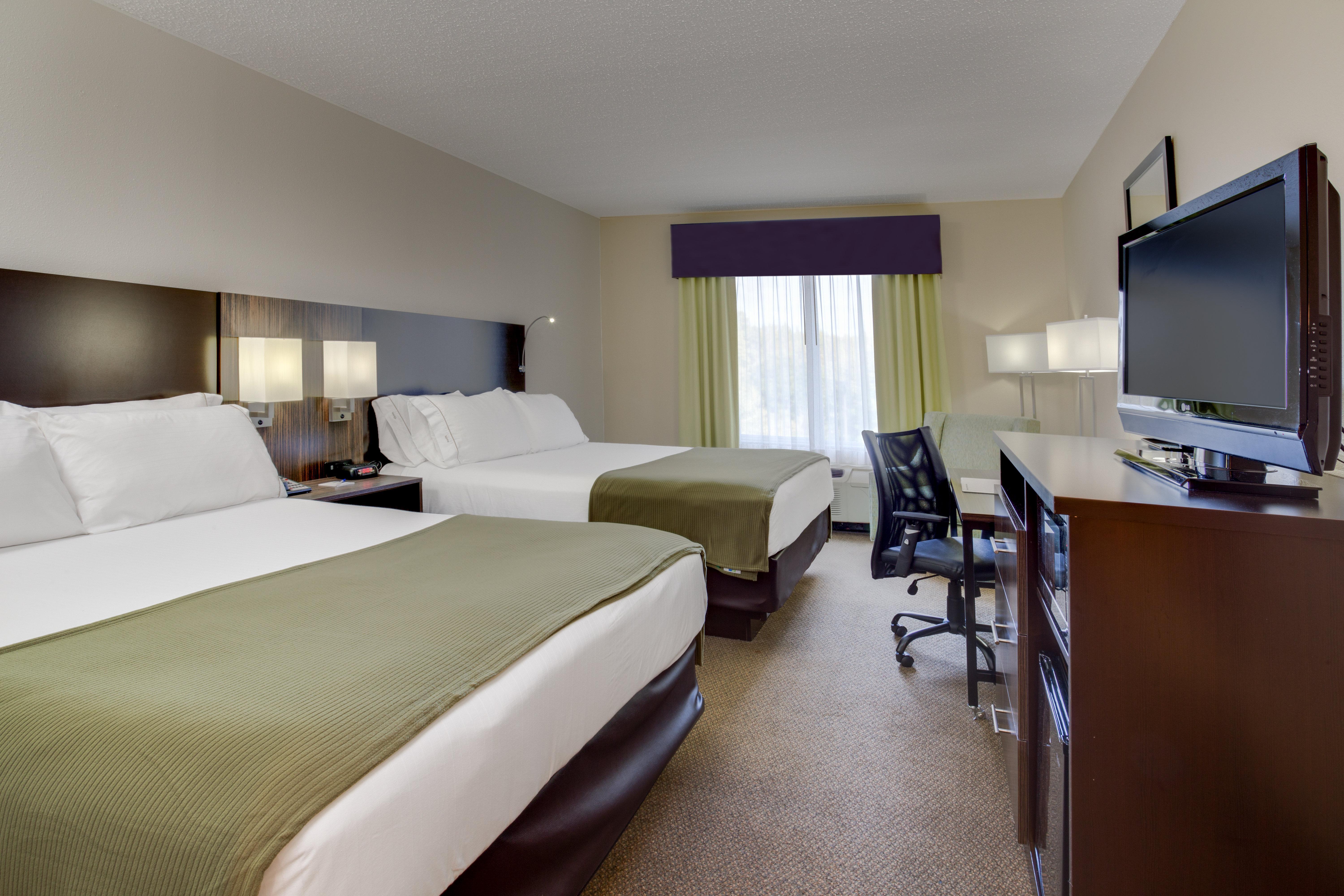 Holiday Inn Express And Suites Tampa I-75 At Bruce B. Downs By Ihg Exterior foto