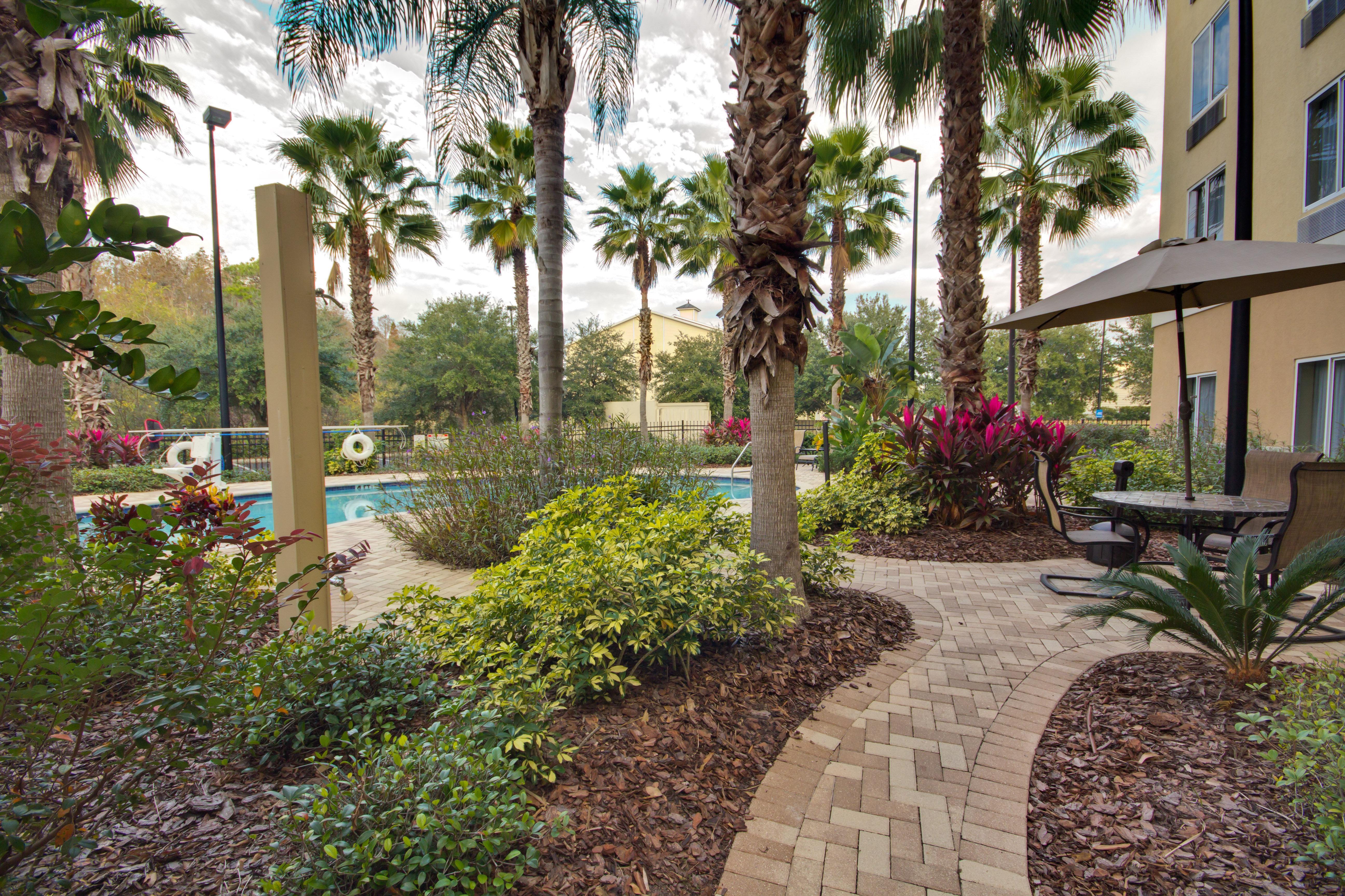 Holiday Inn Express And Suites Tampa I-75 At Bruce B. Downs By Ihg Exterior foto